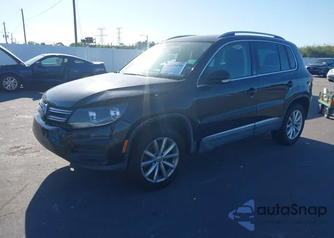 2017 Volkswagen Tiguan 2.0T Wolfsburg Edition z USA, uszkodzony, nr VIN WVGSV7AX9HW512486